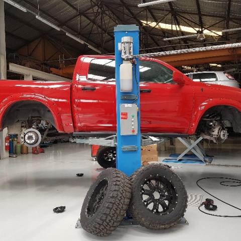 REHAUSSE DE 8 CENTIMETRES SUR DODGE RAM PAR VOTRE ATELIER AUTOLUB