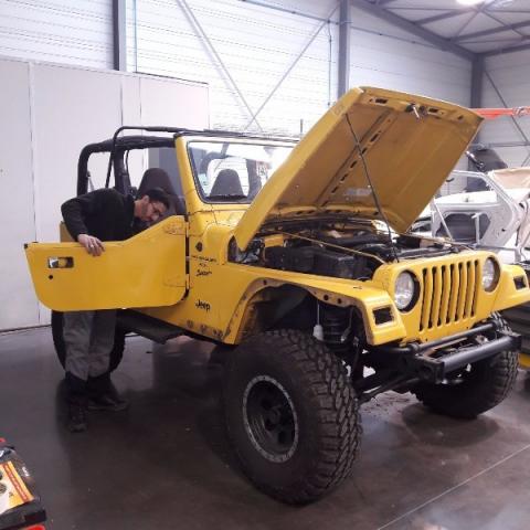 Peinture U-POL Raptor sur véhicule made in USA par votre Carrosserie AUTOLUB
